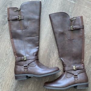 Guess tall brown leather boots in amazing condition